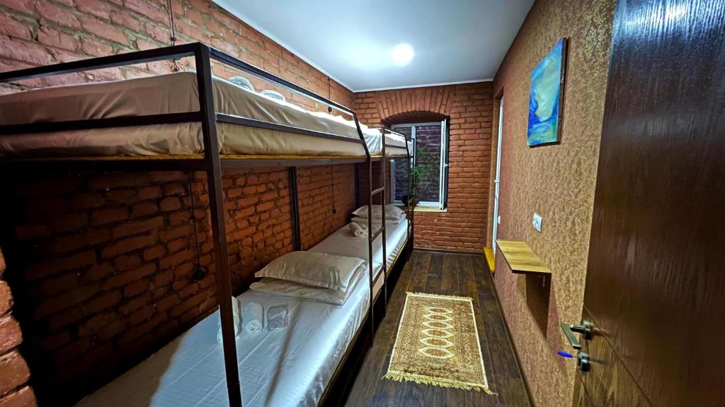 Hostel Pirosmani room 1