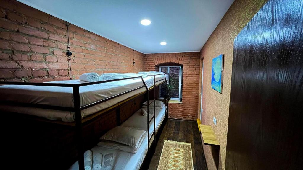 Hostel Pirosmani room 4