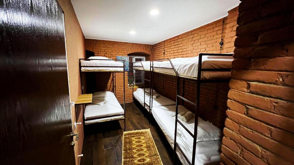 Hostel Pirosmani room 6